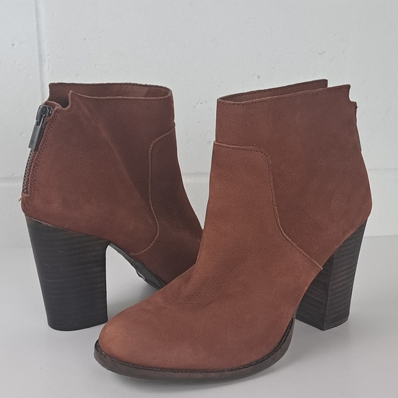 Lucky Brand Shoes - Lucky Brand Liesell mahogany brown leather heeled back zip ankle boot sz7.5